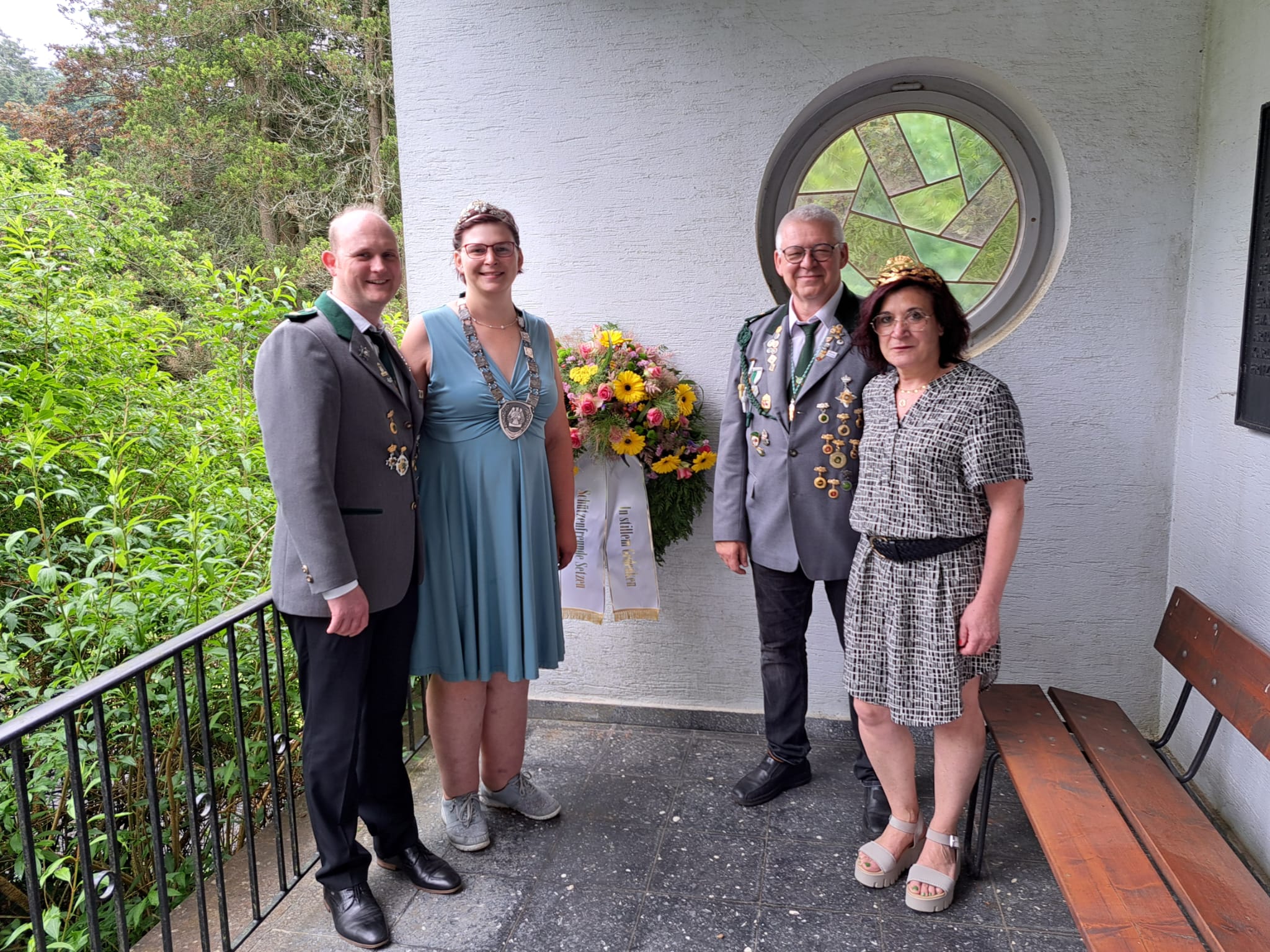 Gemeinsam mit dem frisch gekürten Kaiserpaar Jürgen und Maria Müller (bereits am 13. Juni proklamiert) bildeten alle Würdenträger ein festliches Bild und wurden unter dem Applaus der Gäste gefeiert. 